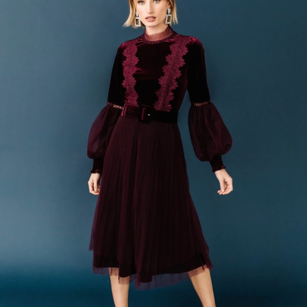 Jessa Kae Velvet dress. New with tags. Never worn. Size small.